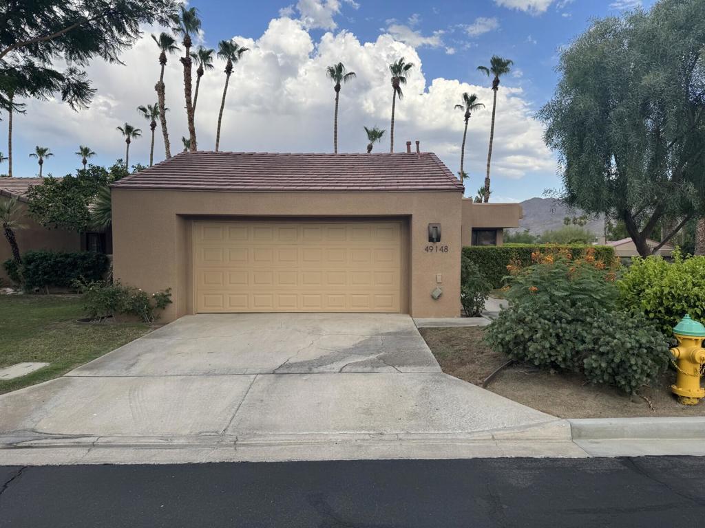 49148 Quercus Lane
