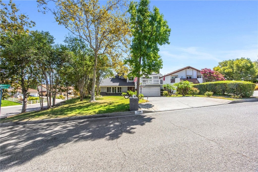 7729 Calle Bresca