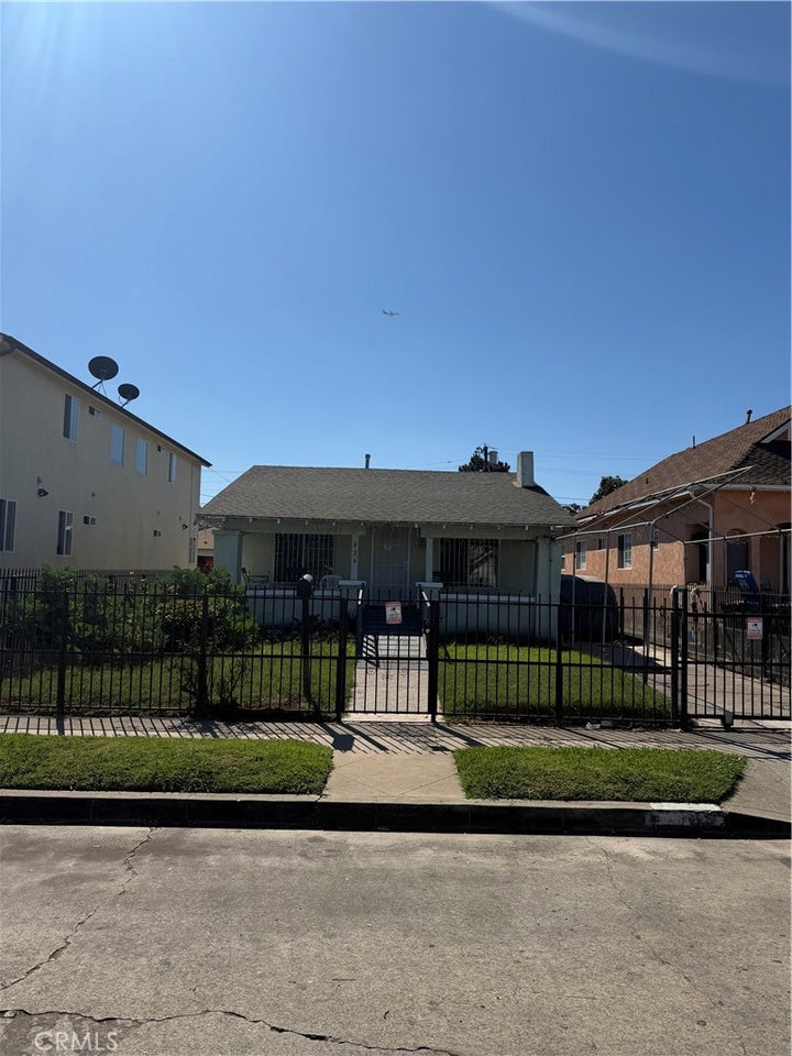 Photo 1 of 40 — 426 E 83rd, Los Angeles, CA 90003