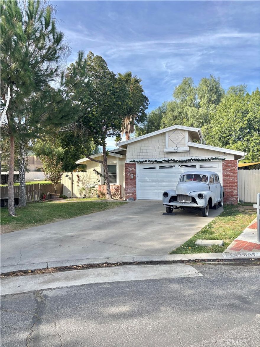 Hurry this is one of the biggest lot in this area, and for your convenience is next to the park and next to the public parking, this community has RV parking, Rec Room, Gym, this home is located 2 min from freeway 5 and walking distance from the Castaic Lake, we got a lot in Castaic like hiking, trails, fishing, biking, kayak, mod contest, the spot complex is close, we got a Olympic pool, the house is ready to move in, seller rehabilitated this beautiful home with  flooring,  pain inside and out, bathroom, also there is extra small room next to master room a total of 3BR.(property profile shows only 2 bedrooms)