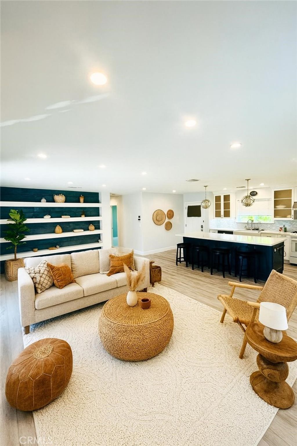Photo of 22149 Victory Boulevard, Woodland Hills, CA 91303 (MLS # SR25221986)