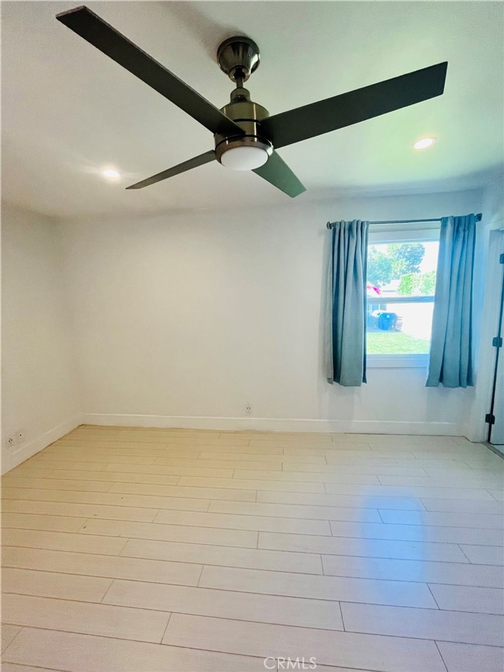 Photo of 22149 Victory Boulevard, Woodland Hills, CA 91303 (MLS # SR25221986)