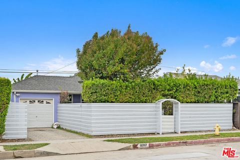 Photo of 12717 Culver Boulevard, Los Angeles, CA 90066 (MLS # 25614265)