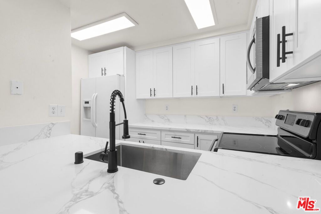 Photo of 435 S Virgil Avenue #228, Los Angeles, CA 90020 (MLS # 26666205)