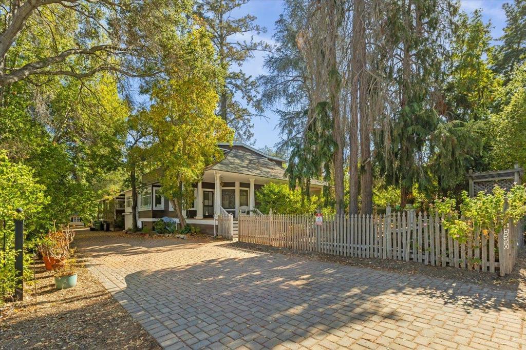 15550 Glen Una Drive