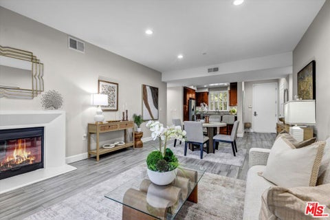 Photo of 14412 Killion Street #110, Sherman Oaks, CA 91401 (MLS # 26104744)
