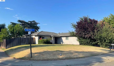 Photo of 9901 Burline Street St, Sacramento, CA 95827 (MLS # 41138923)