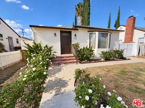 Photo of 5059 Enfield Avenue, Encino, CA 91316 (MLS # 26105131)