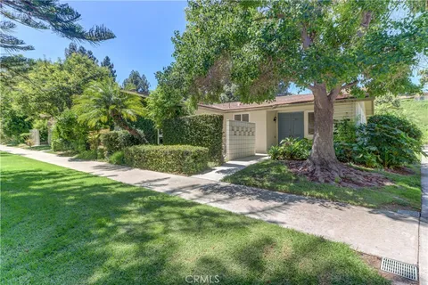 30 Calle Aragon Unit E, Laguna Woods, CA 92637 - MLS#: OC25189759