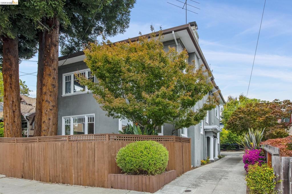 6426 Benvenue Ave AVE 1, Oakland CA 94618