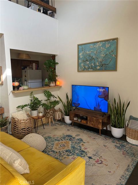 8221 Langdon 204 Van Nuys CA 91406