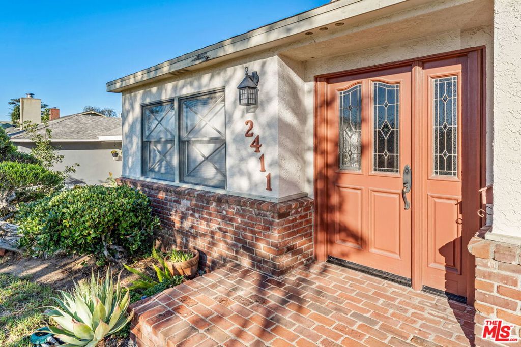 2411 Pier Avenue