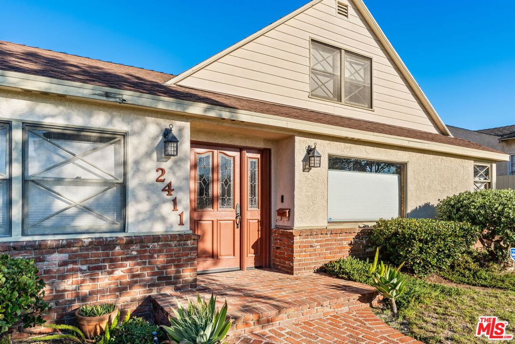 2411 Pier Avenue