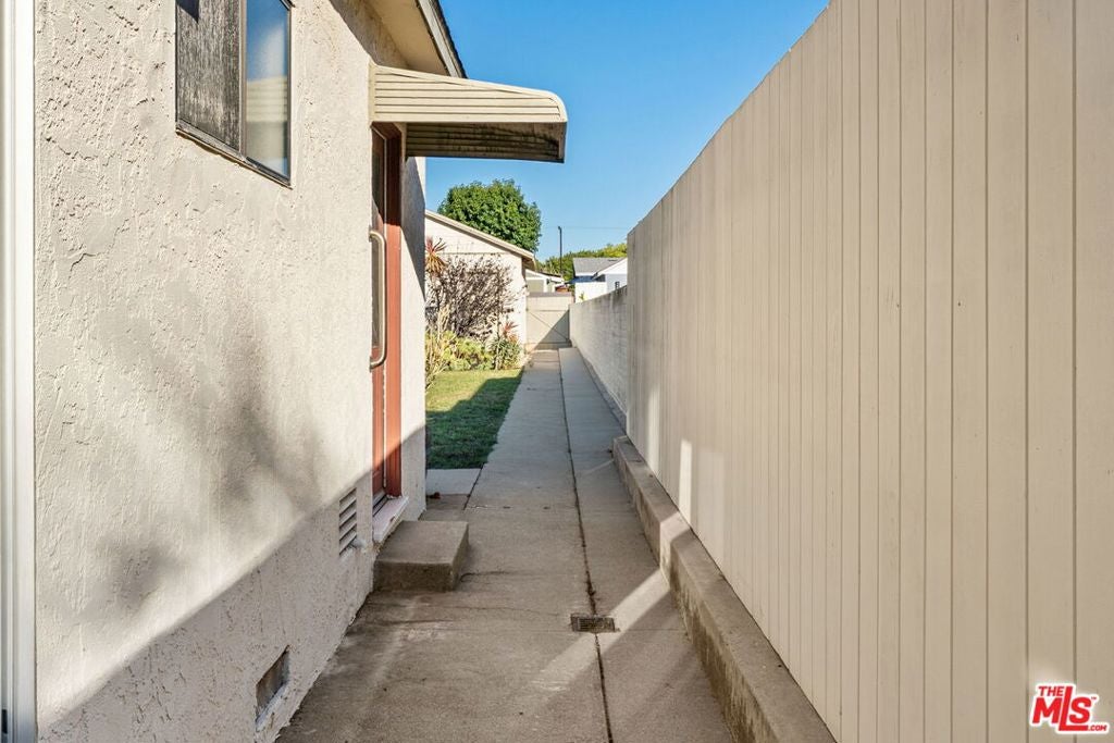 2411 Pier Avenue