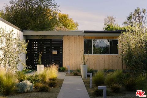 Photo of 13025 Addison Street, Sherman Oaks, CA 91423 (MLS # 26705505)