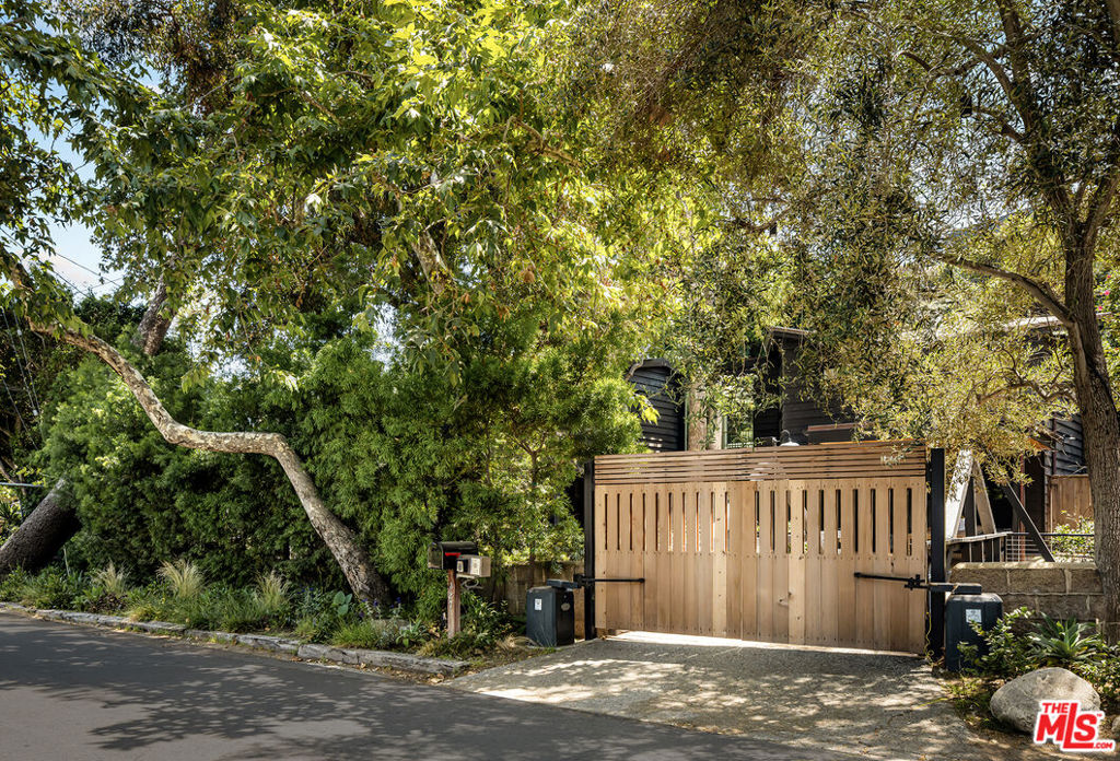 327 E Rustic Road