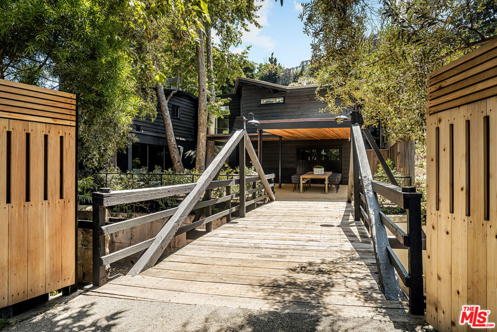 327 E Rustic Road