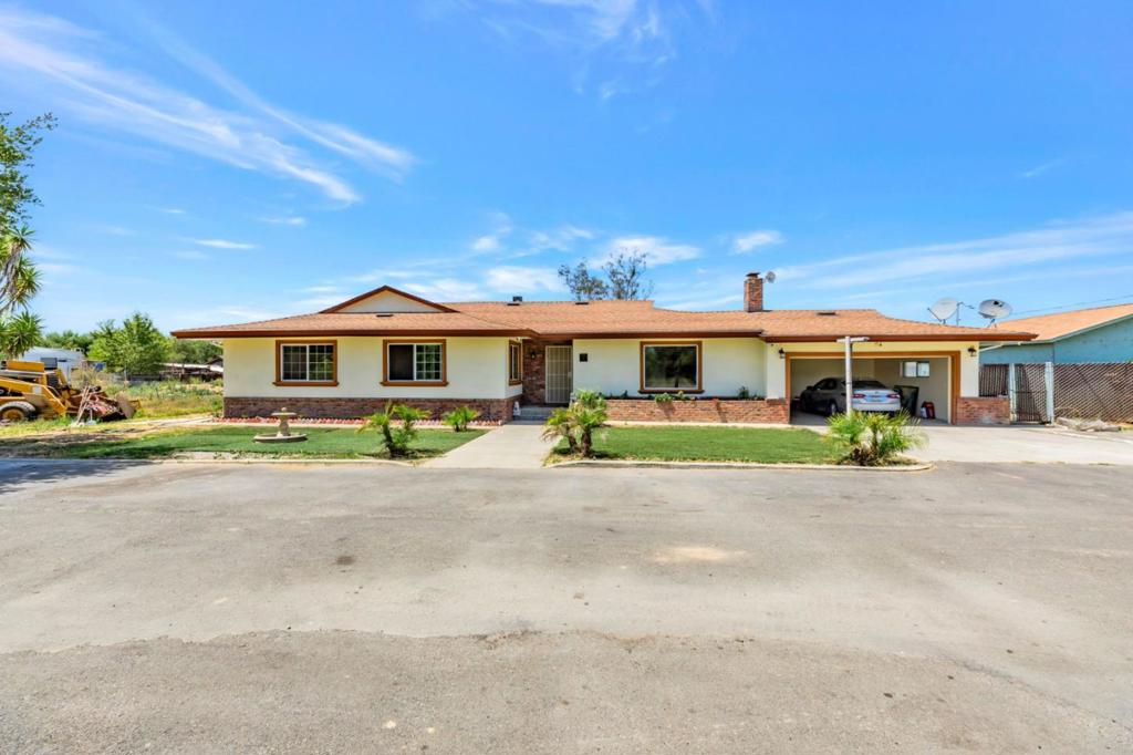 2 ACRES property!!! This spacious 3 bedroom, 2 bathrooms home offers an abundance of space to fit all your needs. It features a spacious kitchen with island and breakfast bar to entertain family and friends. Recently remodeled in 2019, tile flooring in kitchen and hallway, waterproof laminated flooring in bedrooms. Large barn and outdoor structures for storage and/or your projects. Located between Shore Rd and HWY 152.