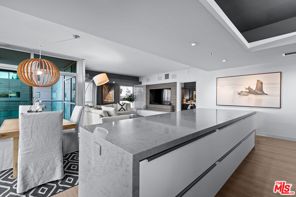 13700 Marina Pointe Drive 624