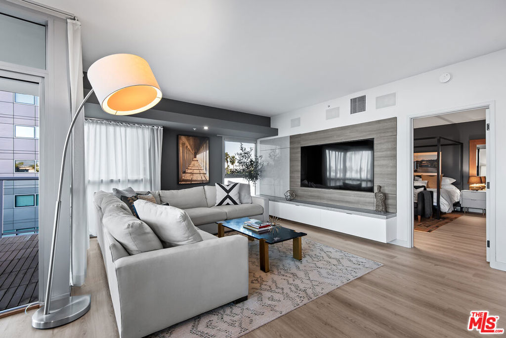 13700 Marina Pointe Drive 624