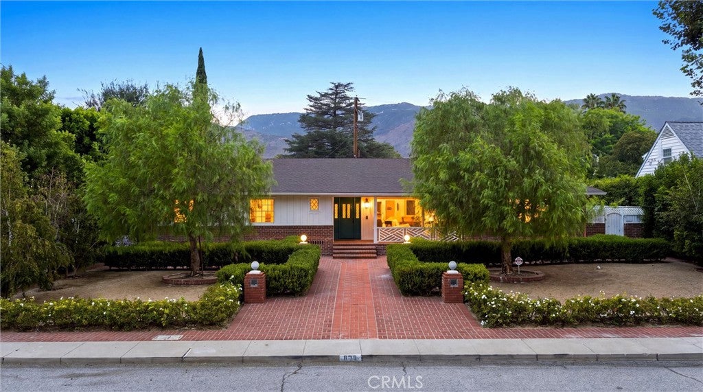 606 E Parkdale Drive