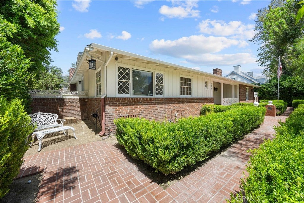 606 E Parkdale Drive