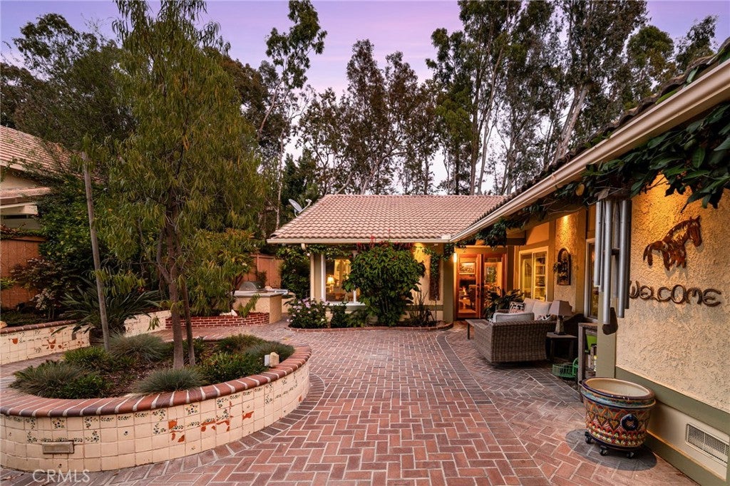 1645 N Gymkhana