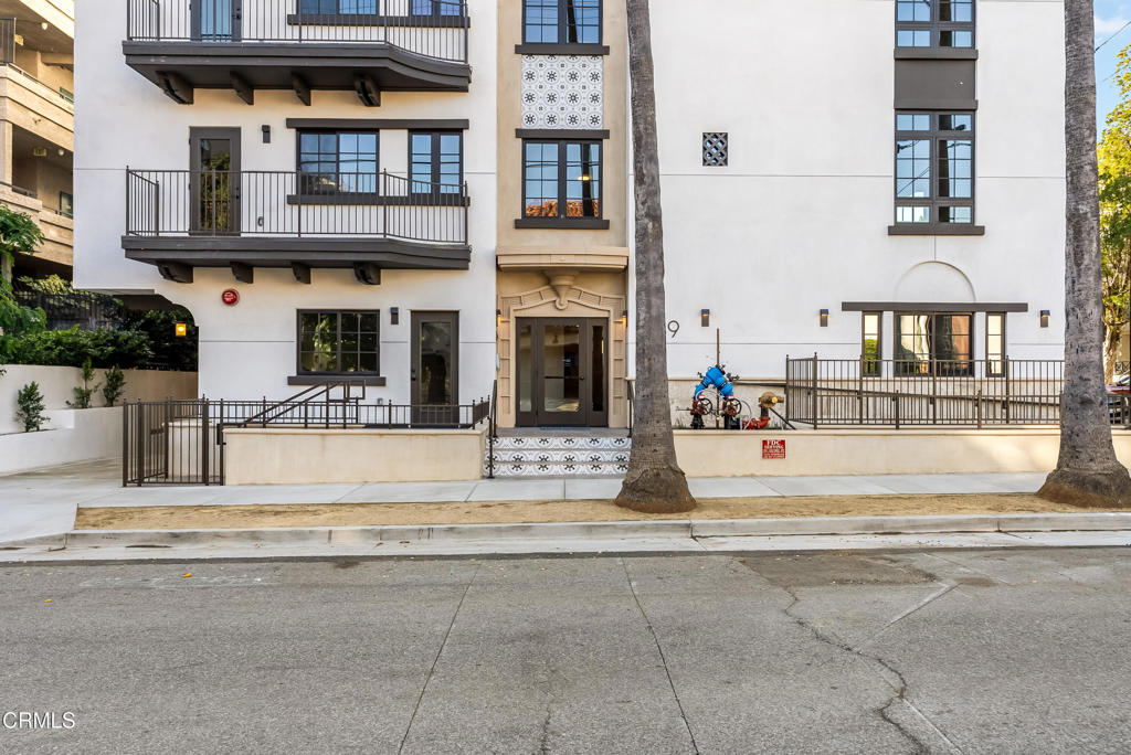 139 S Oak Knoll Avenue 303