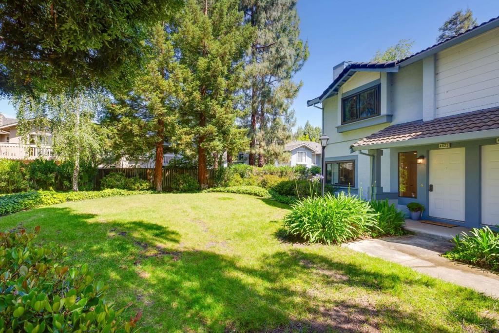 4923 Iris Terrace