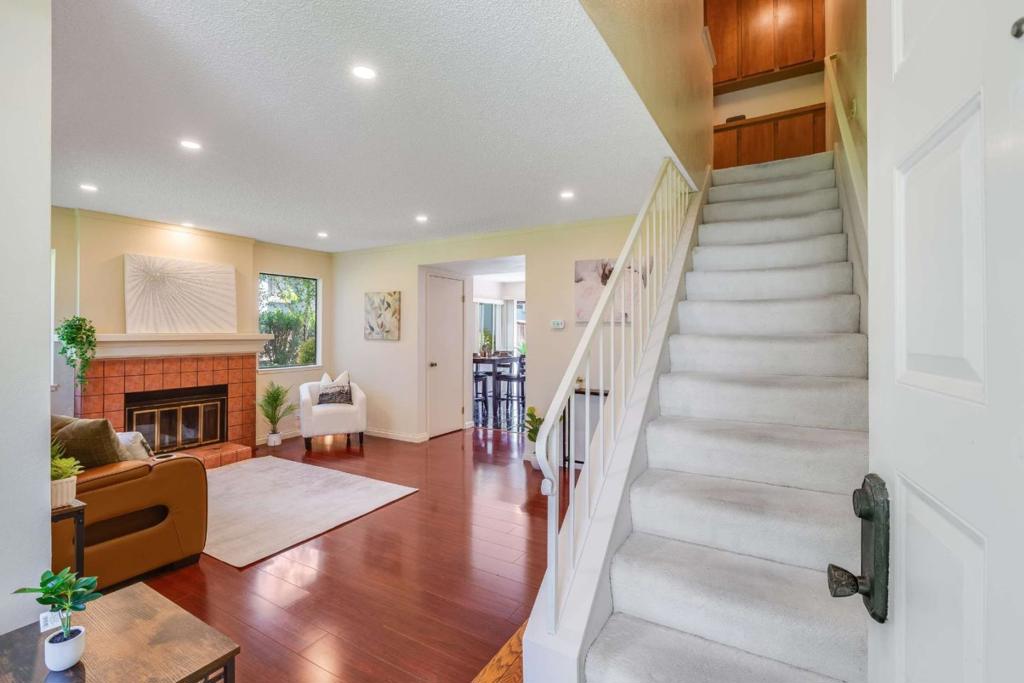 4923 Iris Terrace