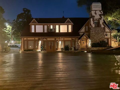 Photo of 23031 8th Street, Newhall, CA 91321 (MLS # 26655563)