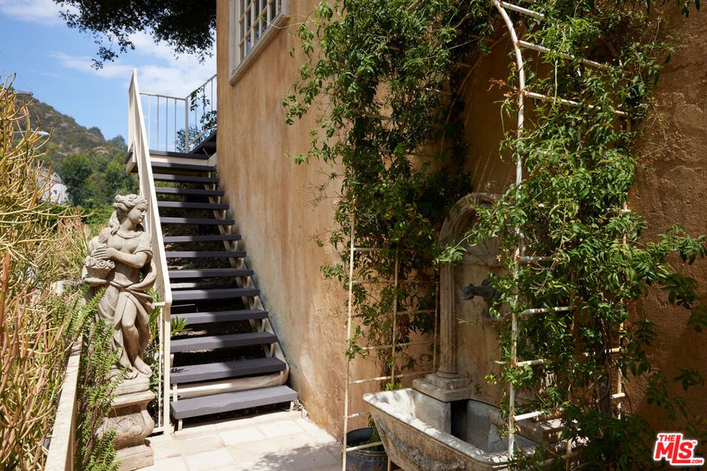 Photo of 1808 Franklin Canyon Drive, Beverly Hills, CA 90210 (MLS # 25597667)