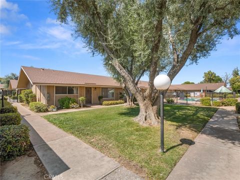 Photo of 3749 N Fruit Avenue #A, Fresno, CA 93705 (MLS # FR25237117) Photo of 3749 N Fruit Avenue #A, Fresno, CA 93705 (MLS # FR25237117)