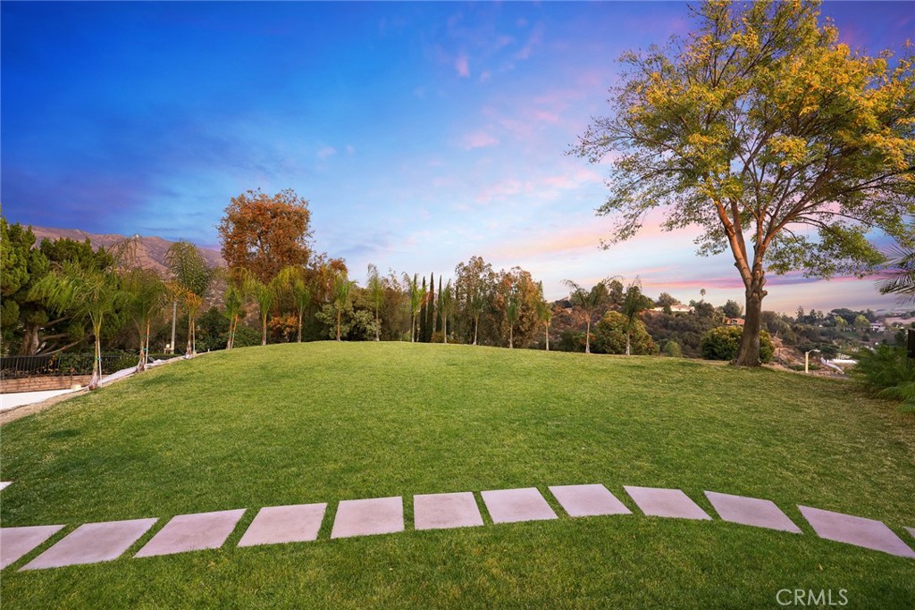 647 FOXBROOK Drive