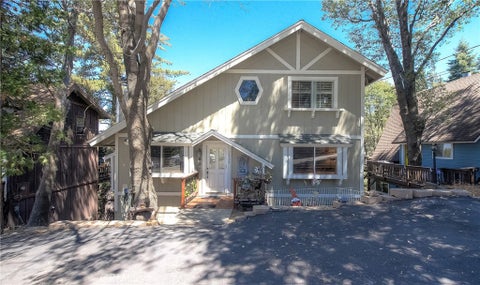 Photo of 24896 Matterhorn Court, Crestline, CA 92325 (MLS # IG26188516)