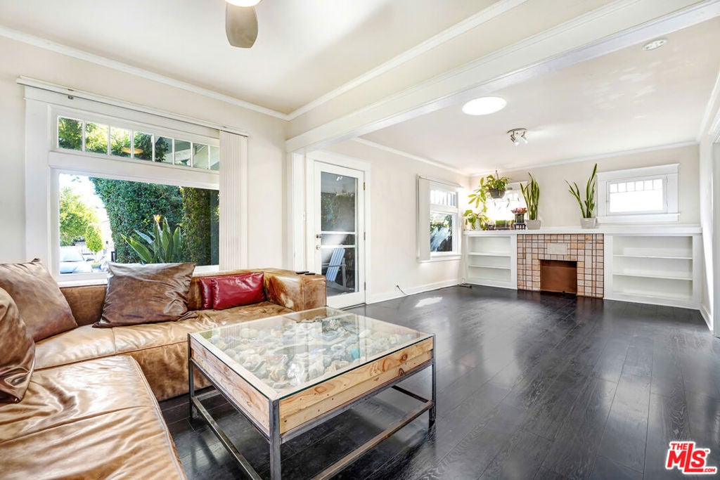 2627 S Cloverdale Avenue, Los Angeles CA 90016