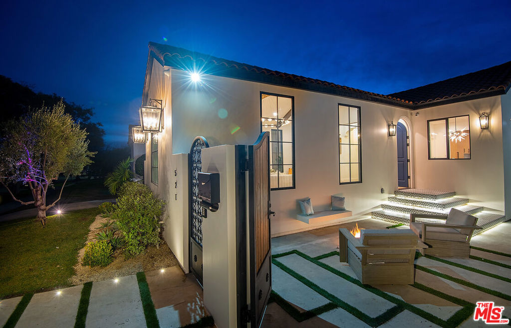521 N FORMOSA Avenue