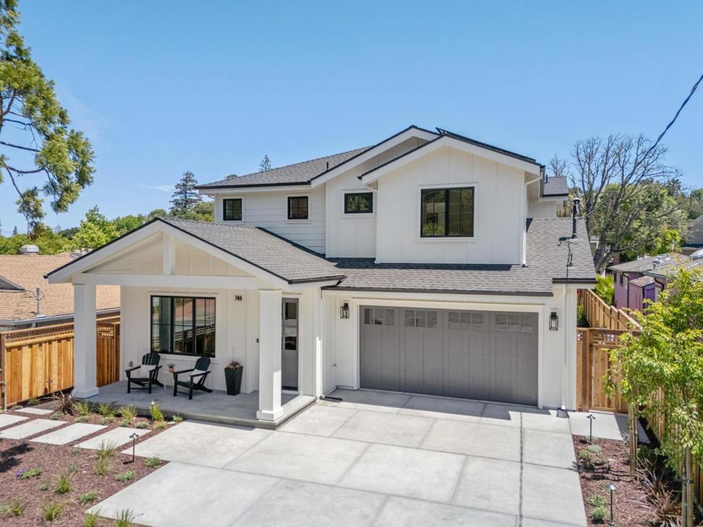 Properties 1 749 Tamarack Avenue