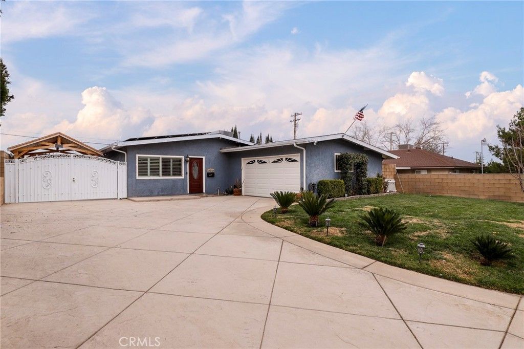 Photo of 38841 Foxholm Drive, Palmdale, CA 93551 (MLS # SR26031218)