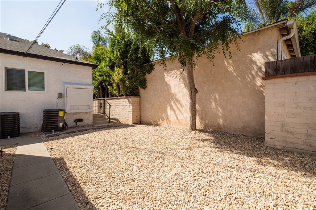 4270 Elenda Street