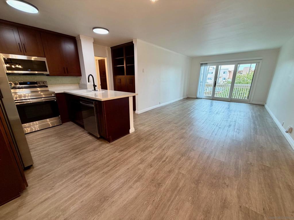 1885 Diamond St. 2-211