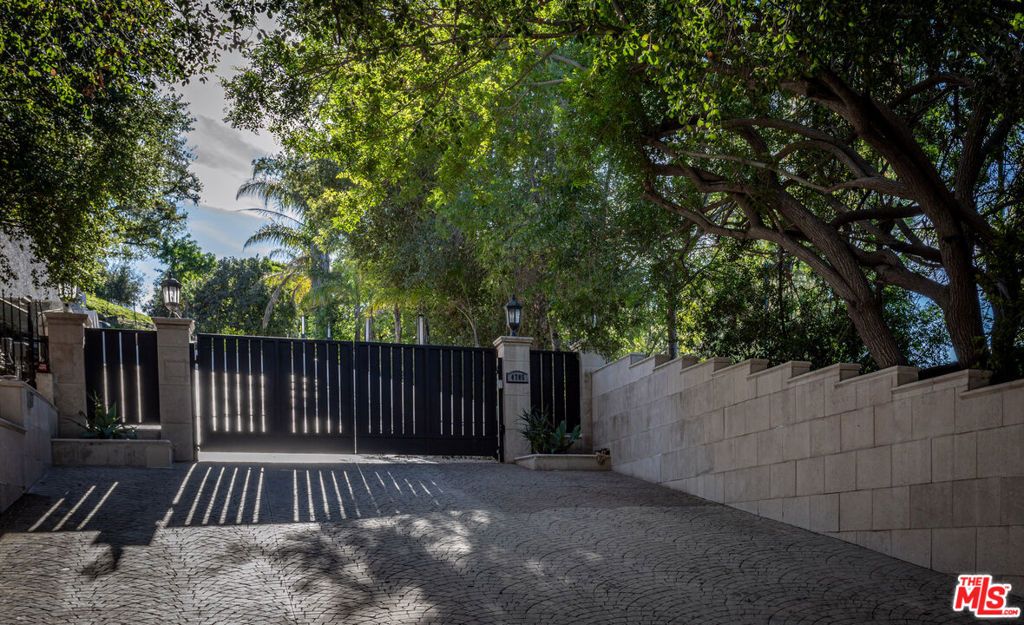 Photo of 4705 Sophia Avenue, Encino, CA 91436 (MLS # 26633097)