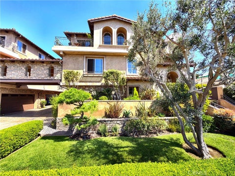 Photo of 706 S Pacific Coast HWY, Redondo Beach, CA 90277 (MLS # SB26211513)