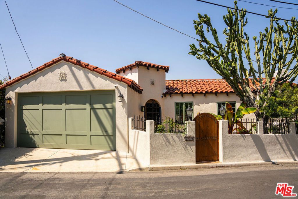 Photo of 2558 Corralitas Drive, Los Angeles, CA 90039 (MLS # 26838749)