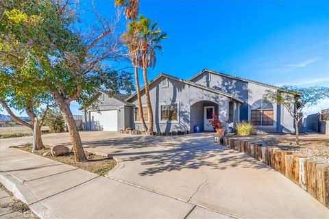 Photo of 1348 Redwood Ave, Needles, CA 92363 (MLS # PW26016440)