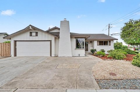 Photo of 20025 Cedar Tree Lane, Cupertino, CA 95014 (MLS # ML82041112)