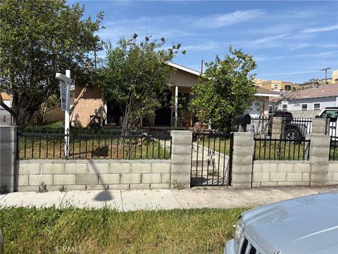 4425 E 57th Maywood CA 90270