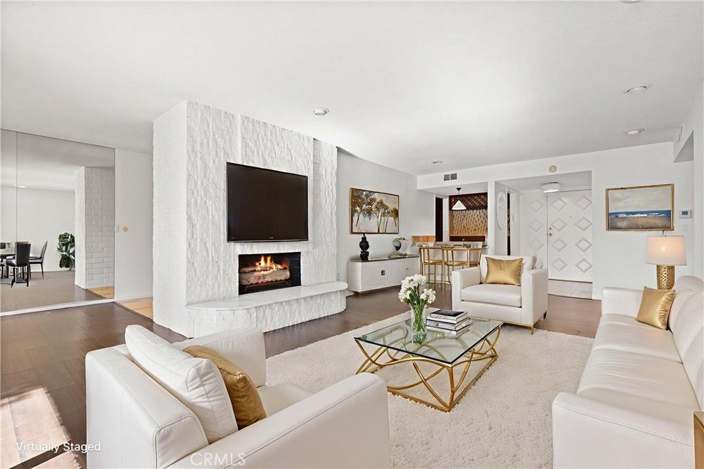 Photo of 5330 Lindley Ave #209, Encino, CA 91316 (MLS # SR26008569)