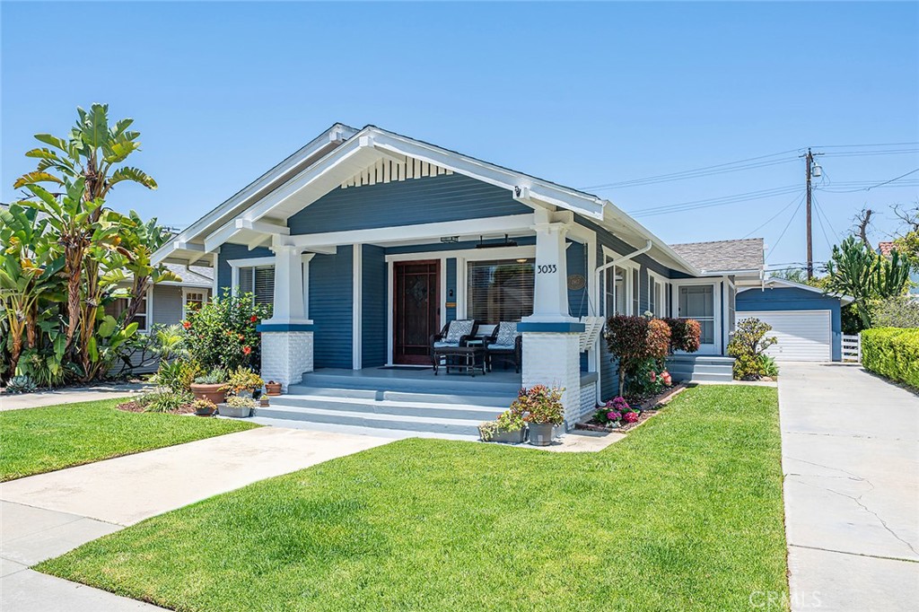 3033 E Vista