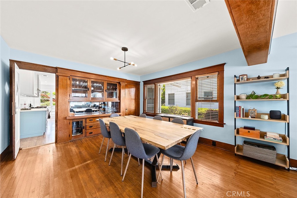 3033 E Vista